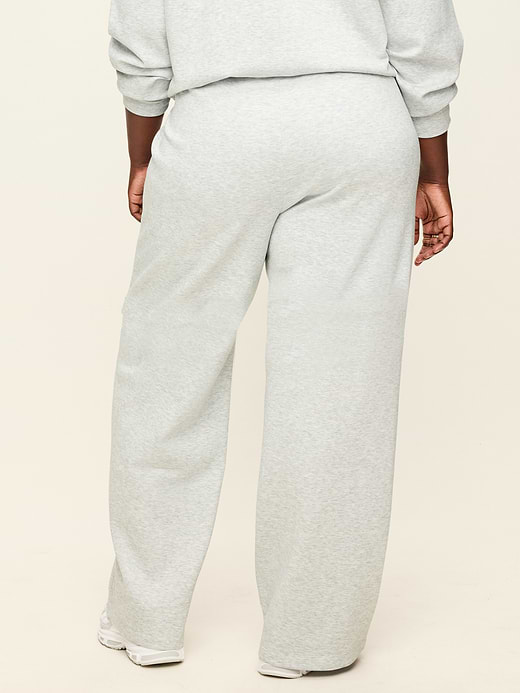 Old Navy Mid-Rise Dynamic Fleece Textured Wide-Leg Sweatpants — photo 12