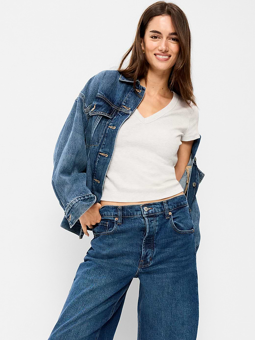 Old Navy Snug Crop V-Neck Ribbed T-Shirt — photo 4