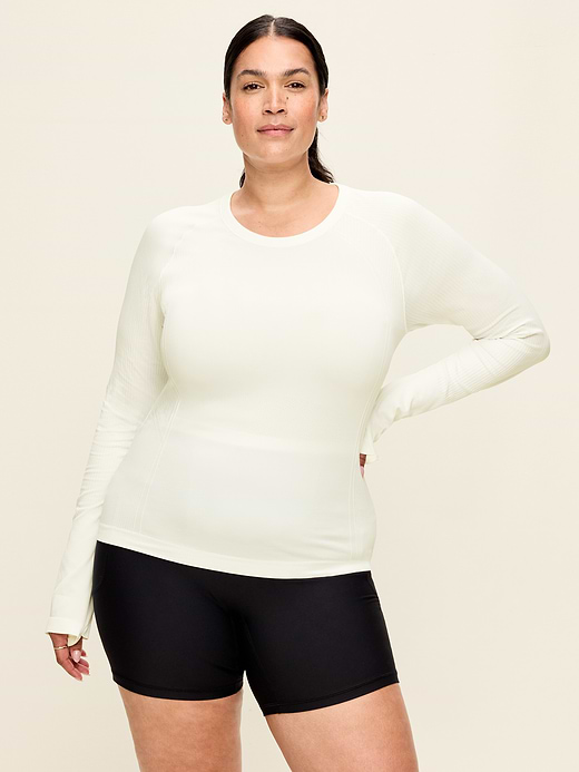 Old Navy Fluid Seamless Fitted Top — photo 8