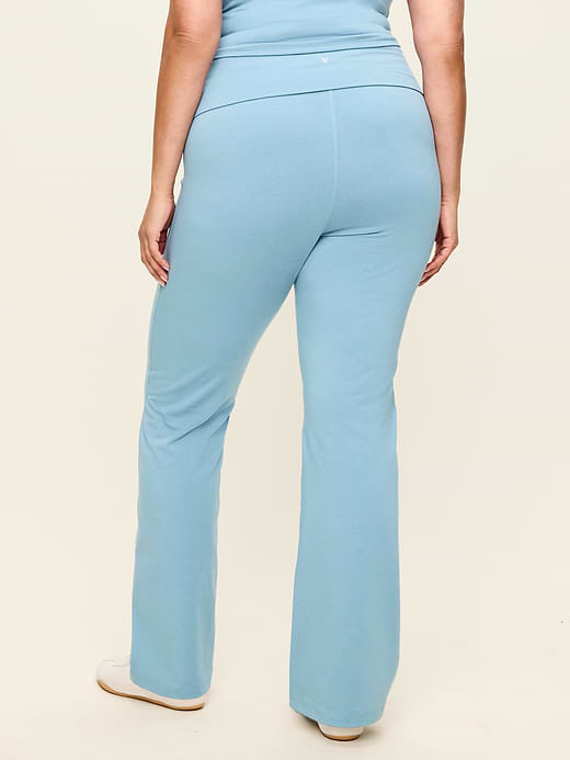 Old Navy High-Waisted PowerChill Fold-Over Bootcut Leggings — photo 10