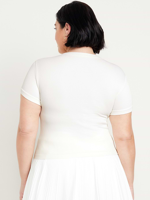 Old Navy Exhale Seamless Fitted Rib T-Shirt — photo 9