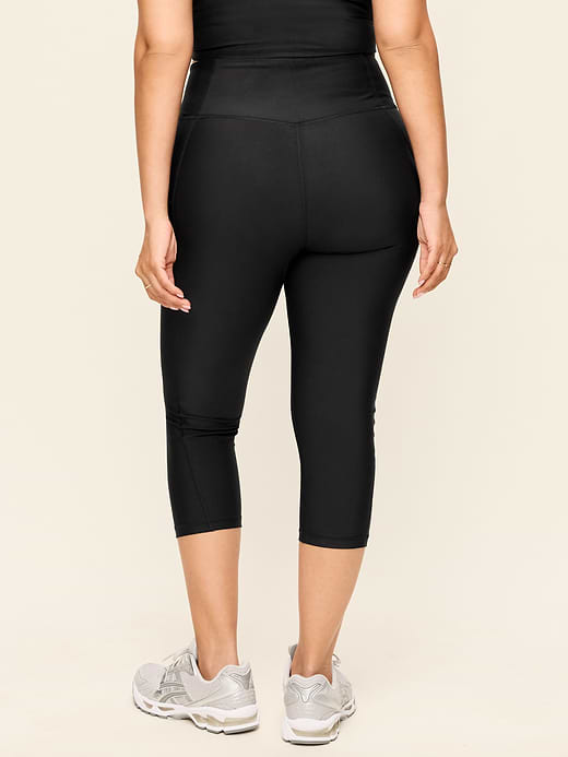 Old Navy High-Waisted PowerSoft Crop Pocket Leggings — photo 17