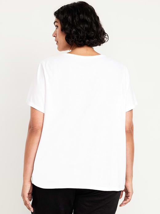 Old Navy EveryWear V-Neck T-Shirt — photo 9
