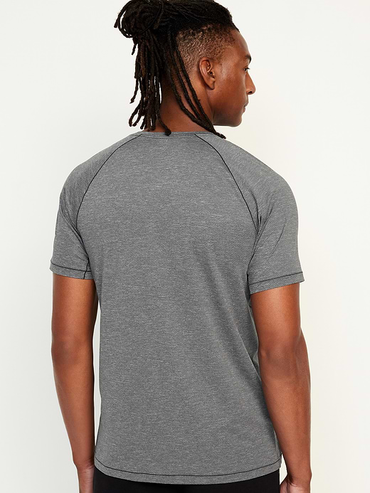 Old Navy Slim Fit Performance Vent T-Shirt — photo 3
