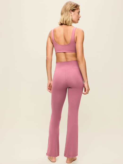 Old Navy High-Waisted StudioSmooth Flare Leggings — photo 4