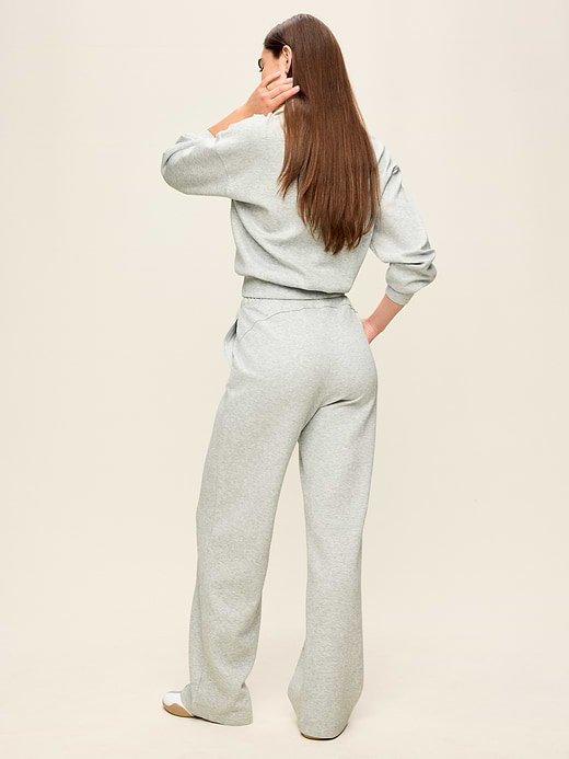 Old Navy Mid-Rise Dynamic Fleece Textured Wide-Leg Sweatpants — photo 4