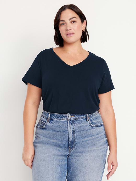 Old Navy EveryWear V-Neck T-Shirt — photo 8