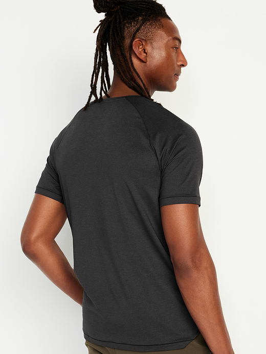 Old Navy Slim Fit Performance Vent T-Shirt — photo 3