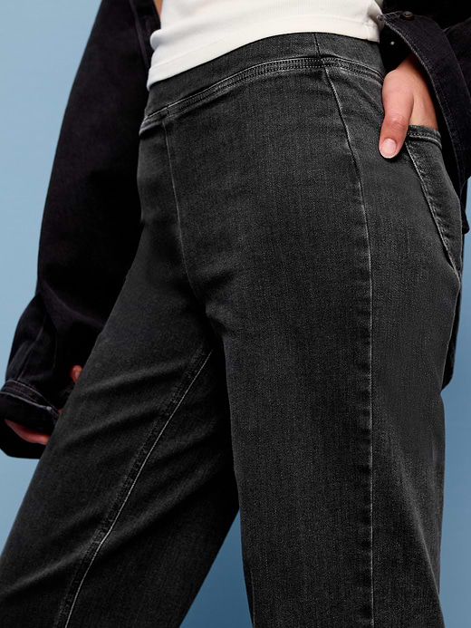 Old Navy High-Waisted Weekender Pull-On Crop Wide-Leg Jeans — photo 5