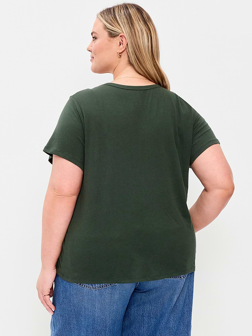 Old Navy EveryWear V-Neck T-Shirt — photo 9