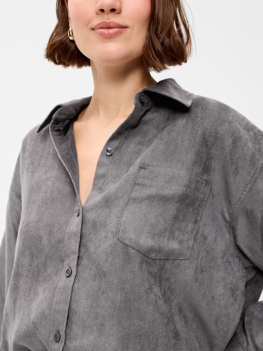 Old Navy Oversized Boyfriend Button-Down Faux-Suede Shirt — photo 5