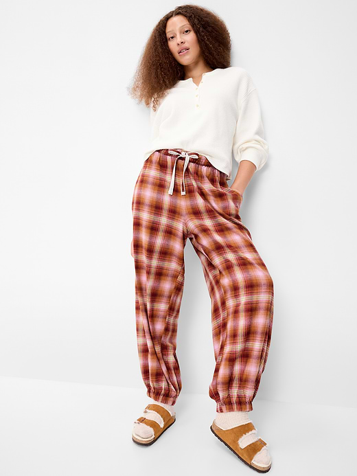 Old Navy Cinched Flannel Balloon Pants — photo 4