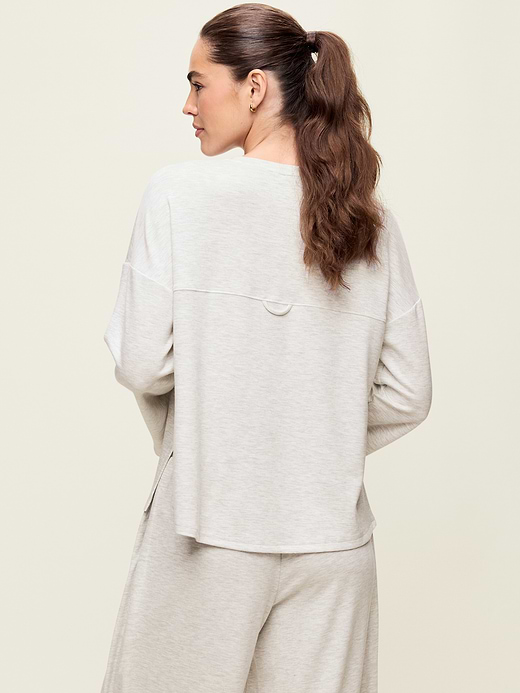 Old Navy Bounce Lite Oversized Bell-Sleeve Tunic — photo 3