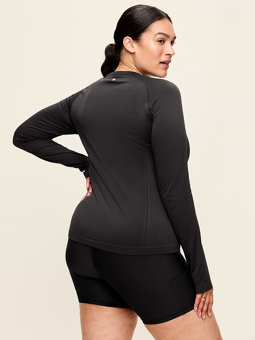 Old Navy Fluid Seamless Fitted Top — photo 9