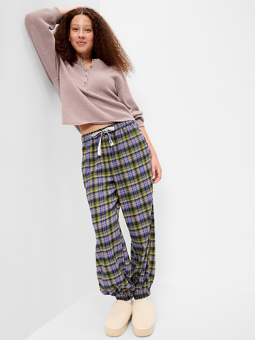 Old Navy Cinched Flannel Balloon Pants — photo 4