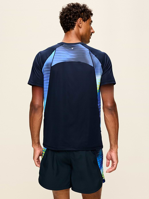 Old Navy Slim Fit Performance Vent T-Shirt — photo 3