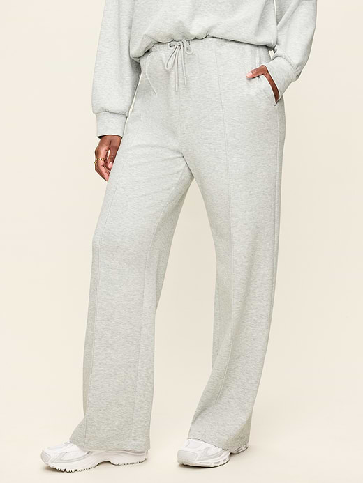 Old Navy Mid-Rise Dynamic Fleece Textured Wide-Leg Sweatpants — photo 8