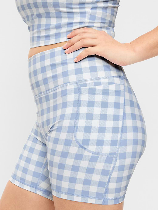 Old Navy Extra-High Waisted PowerSoft Boundless Pocket Biker Shorts-- 6-inch inseam - No Front Seam — photo 4