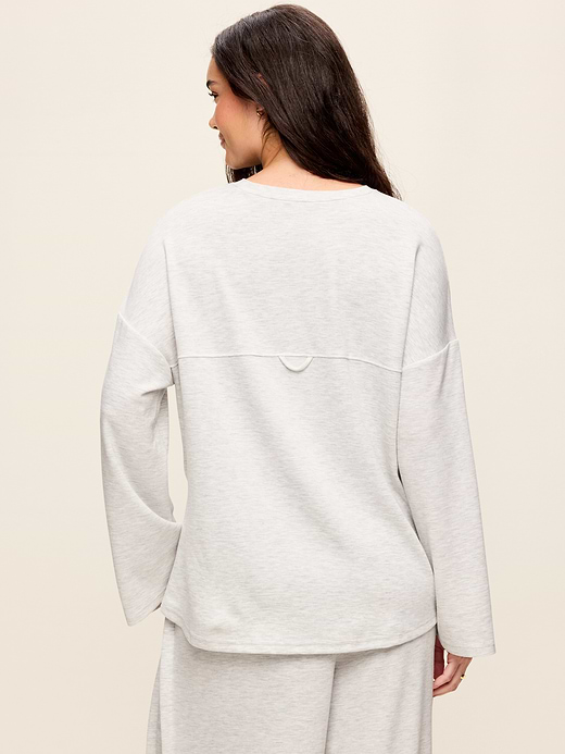 Old Navy Bounce Lite Oversized Bell-Sleeve Tunic — photo 7