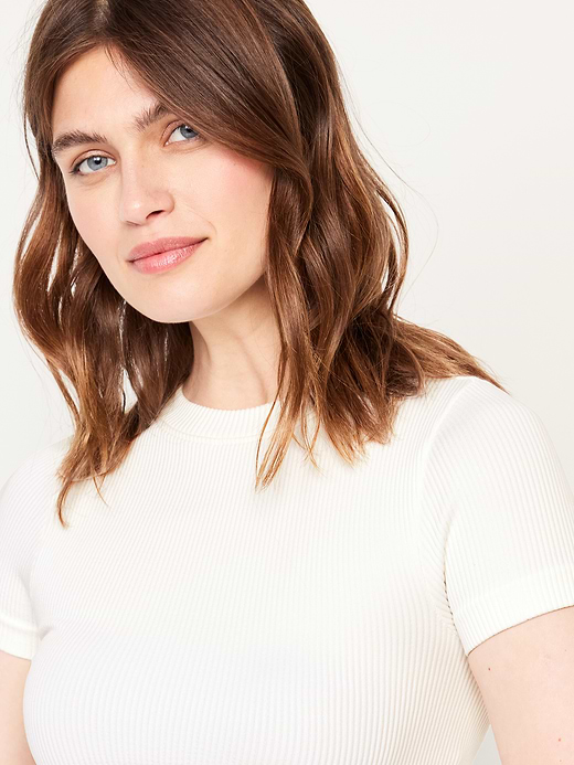 Old Navy Exhale Seamless Fitted Rib T-Shirt — photo 5