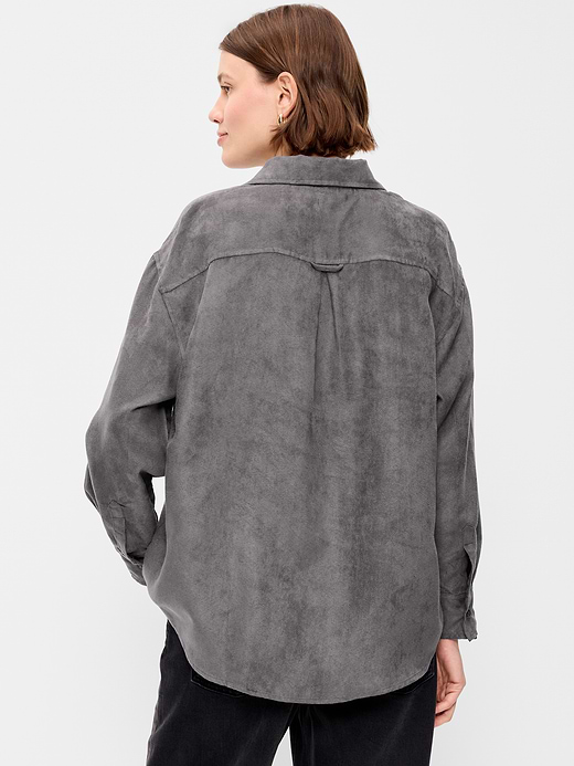 Old Navy Oversized Boyfriend Button-Down Faux-Suede Shirt — photo 3