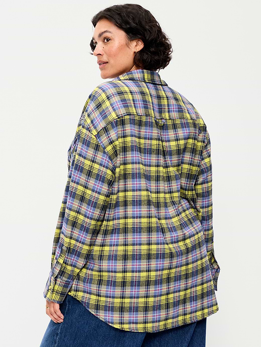Old Navy Oversized Button-Down Boyfriend Flannel Shirt — photo 9
