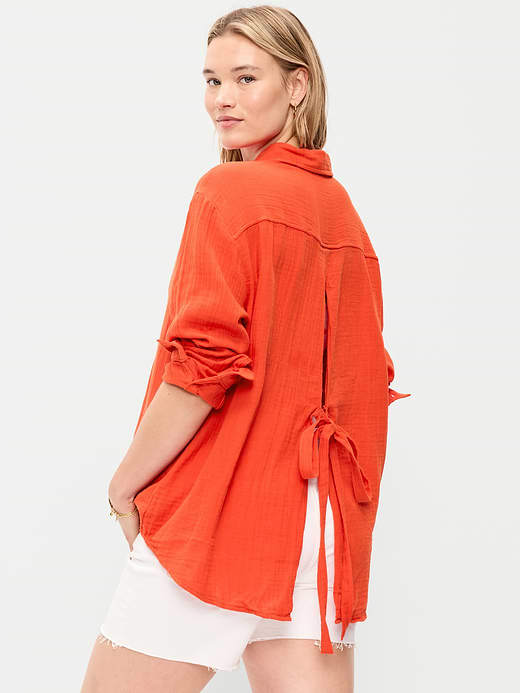 Old Navy Open-Back Crinkle Gauze Button-Down Shirt — photo 7