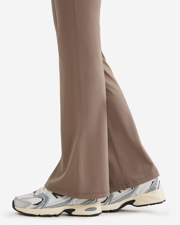Roots Restore Stretch Flare Legging — photo 8